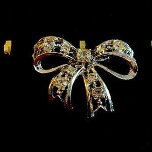 Bow tie Brooch